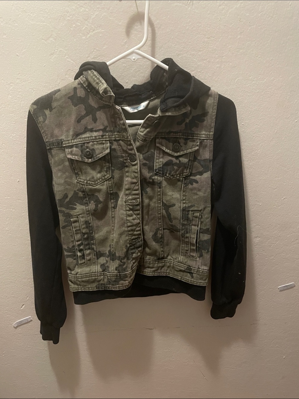 Highway Jeans Kids Camouflage Jean Jacket with Black Hooded Sleeves Size Medium